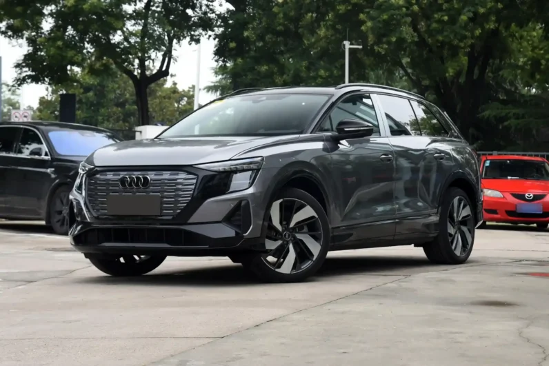 
								Audi Q5 e-tron full									