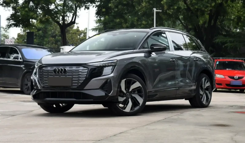 
								Audi Q5 e-tron full									