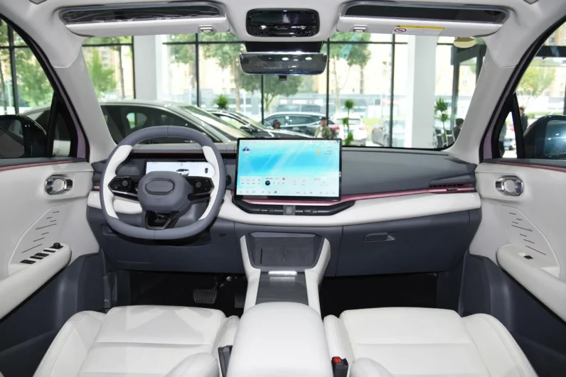 
								Lynk & Co 06 EM-P full									