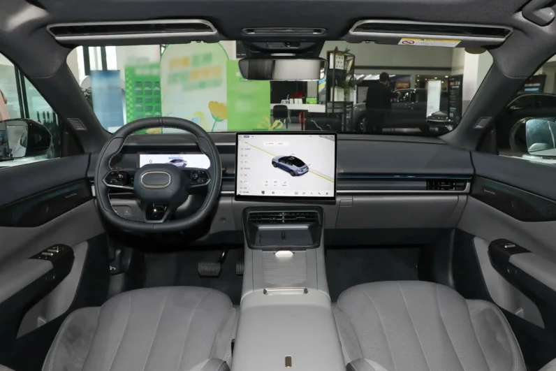 
								Lynk & Co 07 EM-P full									