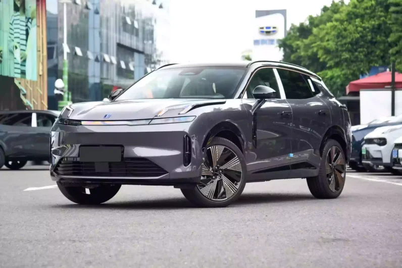 
								Lynk & Co 08 EM-P full									