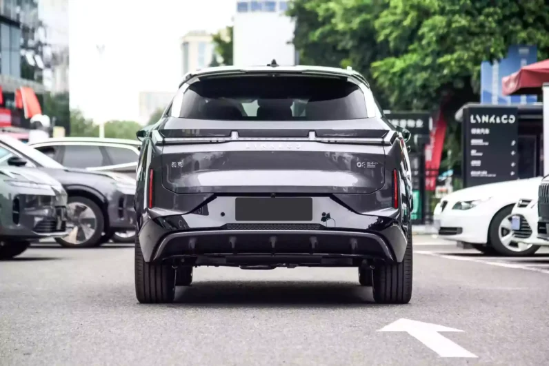 
								Lynk & Co 08 EM-P full									