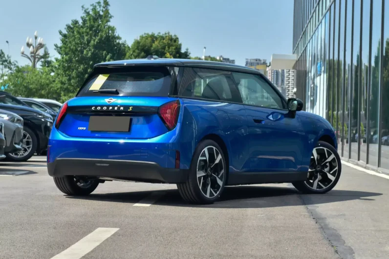 
								BMW MINI Cooper EV full									