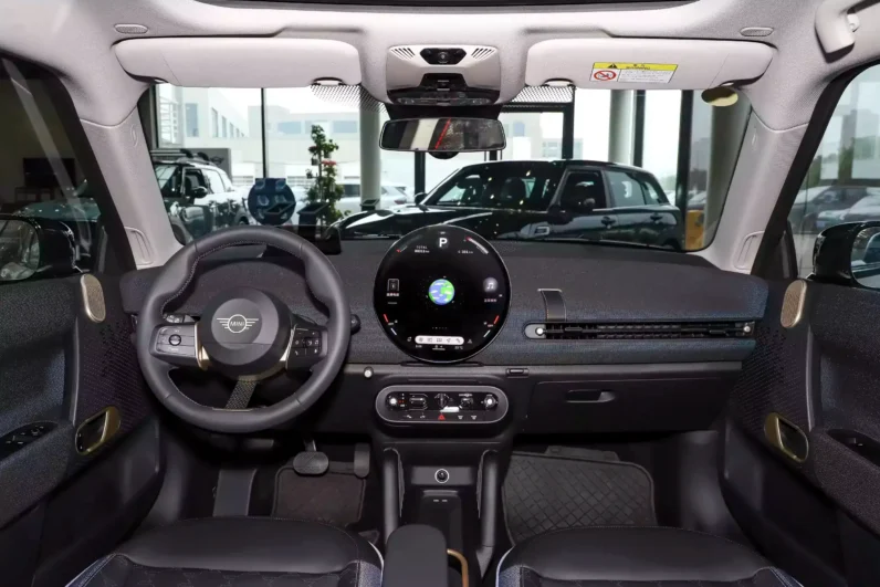 
								BMW MINI Cooper EV full									
