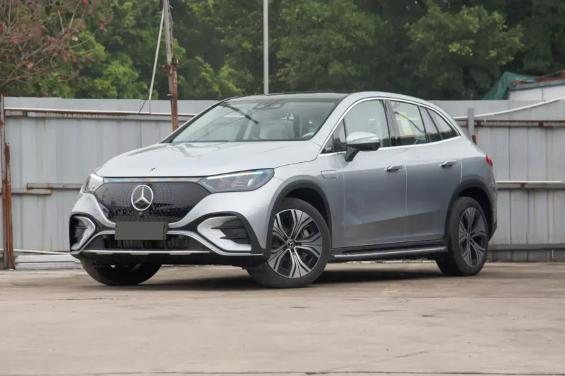 
								Mercedes-Benz EQE SUV full									