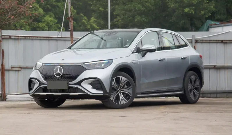 
								Mercedes-Benz EQE SUV full									