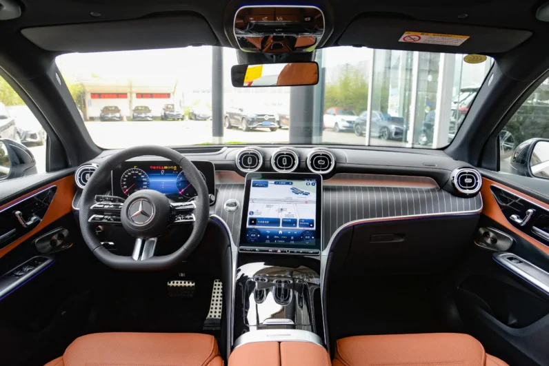 
								Mercedes-Benz GLC full									