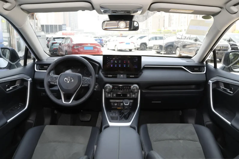 
								Toyota RAV4 full									