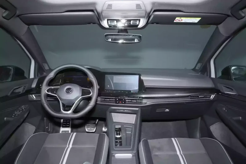 
								Volkswagen Golf 2024 full									