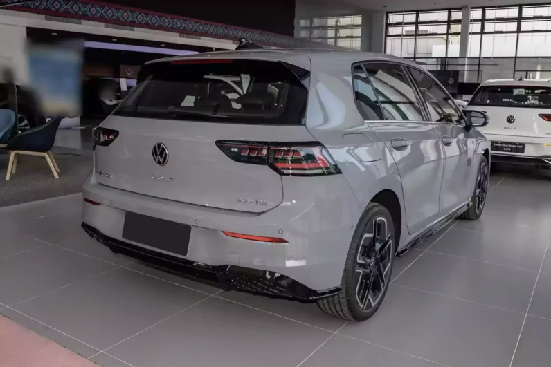 
								Volkswagen Golf full									