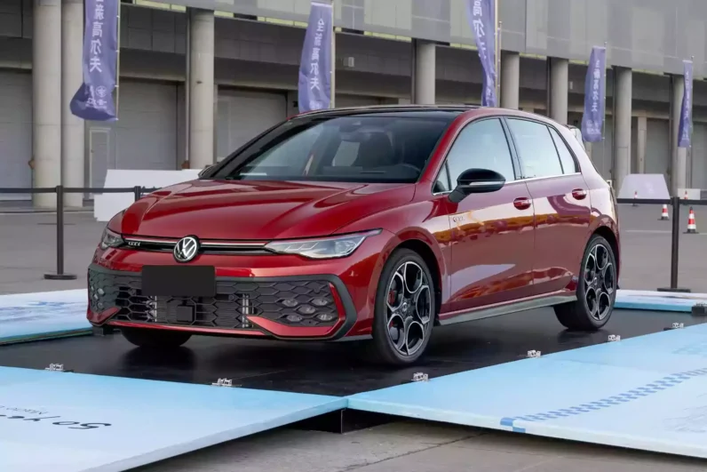 
								Volkswagen Golf GTI full									