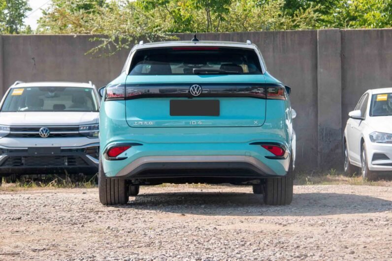 
								Volkswagen ID.4 X full									