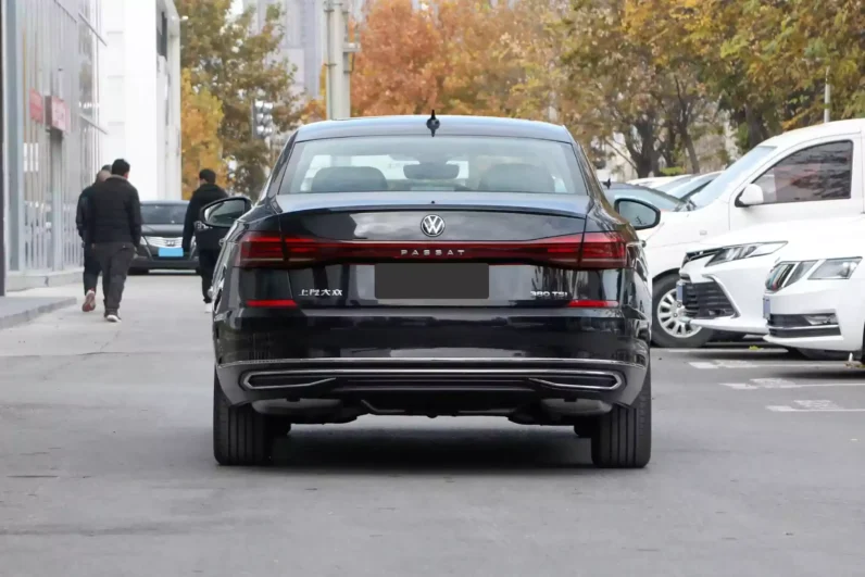 
								Volkswagen Passat 2024 full									