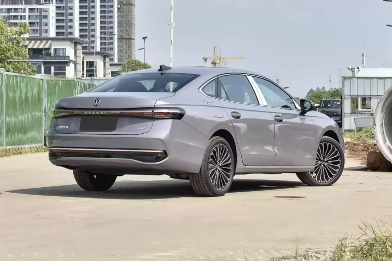 
								Volkswagen Passat full									