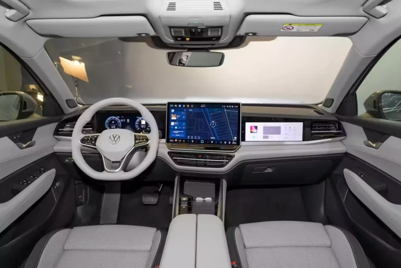 
								Volkswagen Passat full									