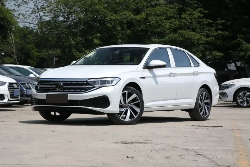 
								Volkswagen Sagitar full									