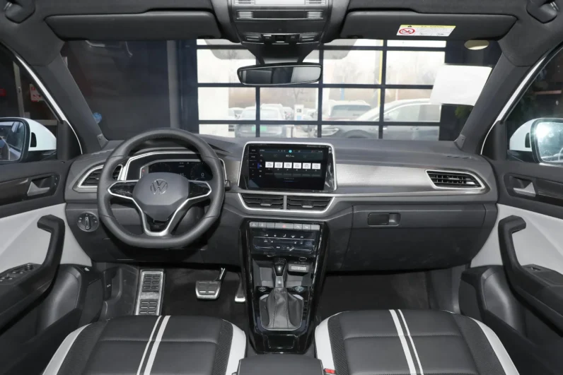 
								Volkswagen T-Roc full									