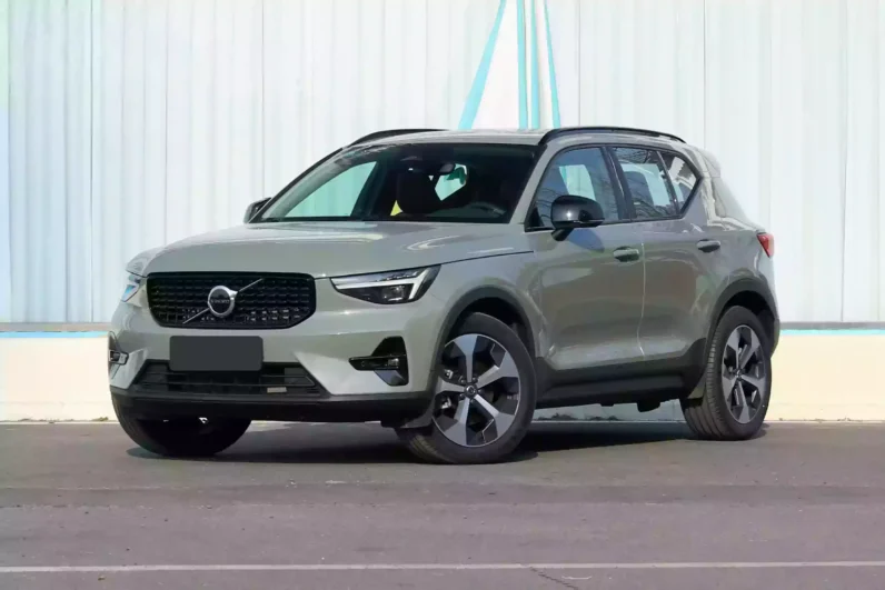 
								Volvo XC40 full									