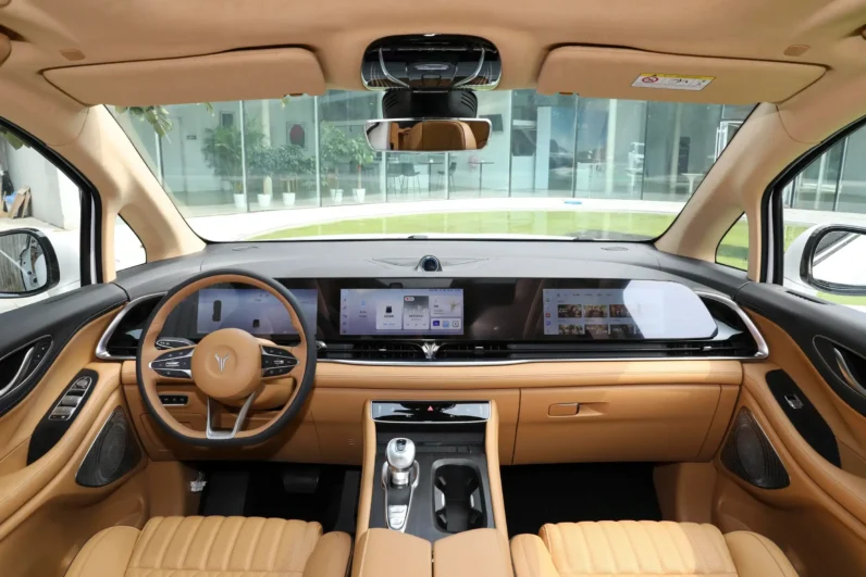 
								Voyah Dreamer PHEV full									